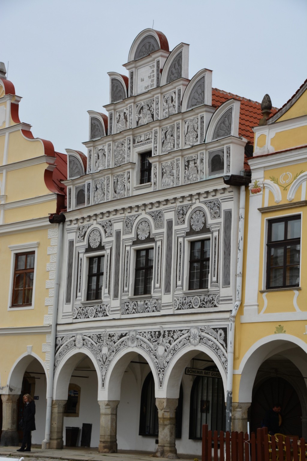 We stopped briefly in Telc - what a magical little town. The square is fabulous, with its mulitcolored houses, and the old town is surrounded by fish ponds. 